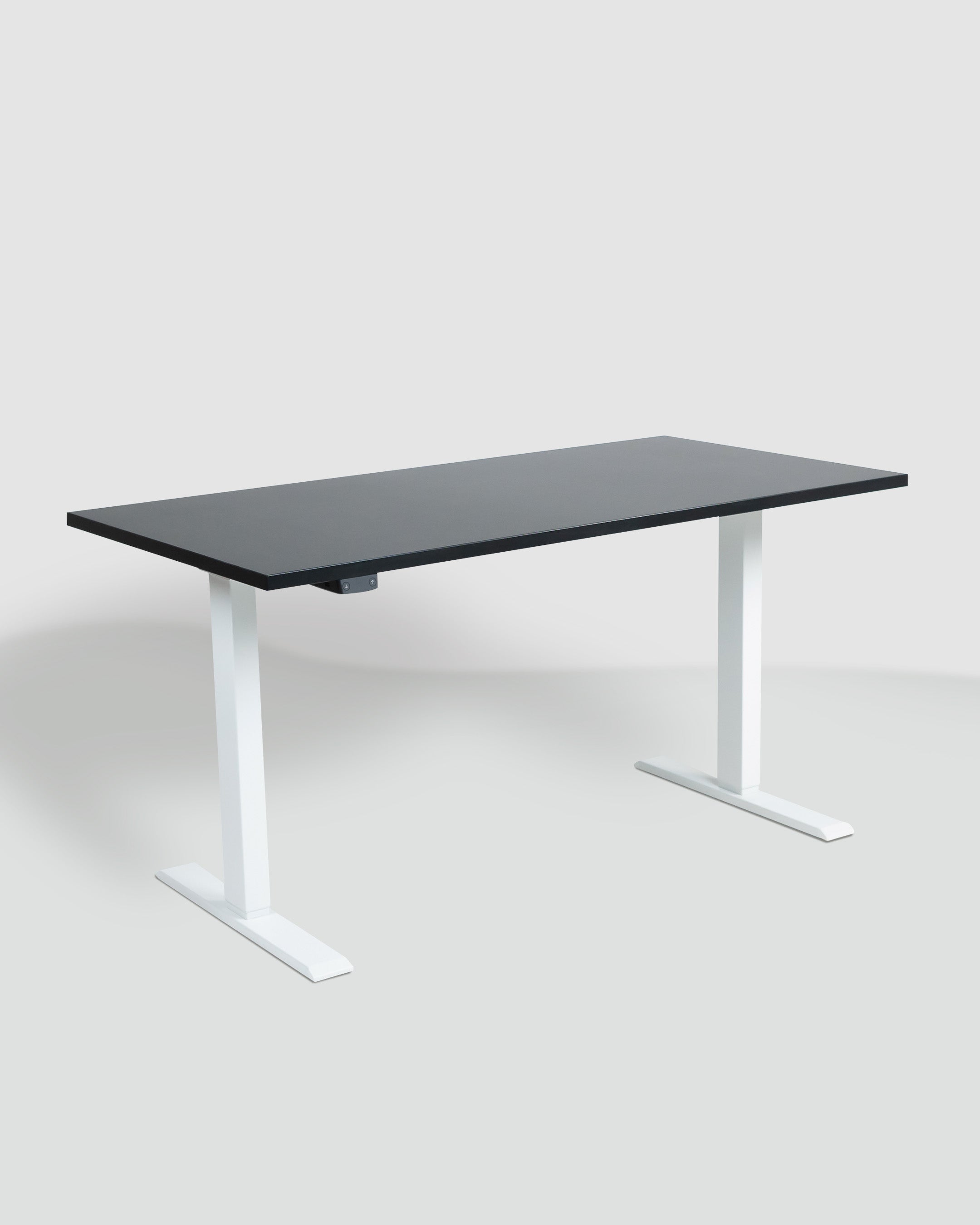 Hvidt stel og sort bordplade hæve sænkebord